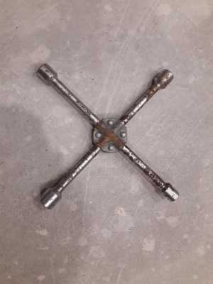 Балонный ключ