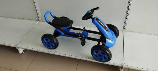 Веломобиль педальный