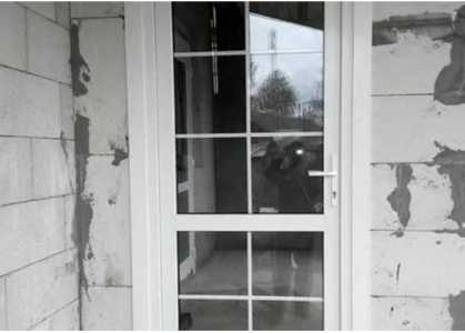 Двери пластиковые и окна.