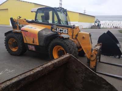   JCB 535