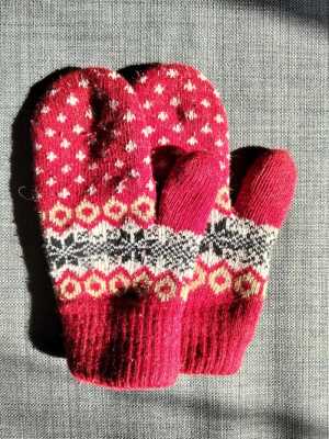 Варежки зимние красные