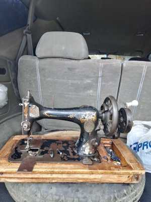 Продам швейную машинку "Kohler machine" 1897года выпуска.