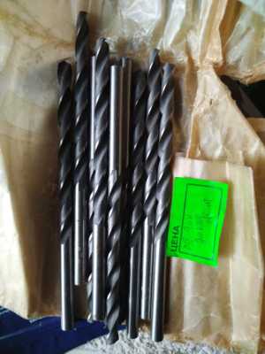 Сверла СССР Д 9 мм. р 18.