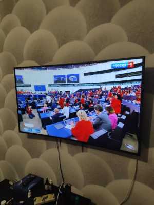 Телевизор Samsung, диагональ 127 см. с вогнутым экраном.