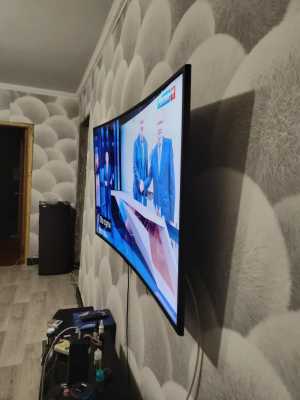 Телевизор Samsung, диагональ 127 см. с вогнутым экраном.