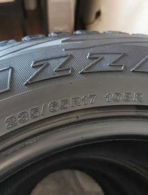Bridgestone Blizzak DM-V1 235/65 R17 108R. 4�����