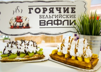 продавец кассир в кафе