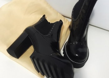 LOUIS VUITTON Chelsea Ankle Boots