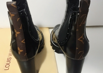 LOUIS VUITTON Chelsea Ankle Boots