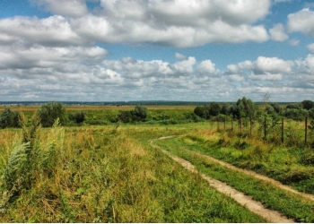 Покупайте землю на берегу реки Угры, ее больше не делают.