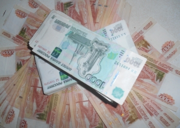 Фирма делает транзит денежных средств за 0.8%. за 1 день.