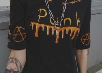 Топ с шнурками , рисунок акрилом