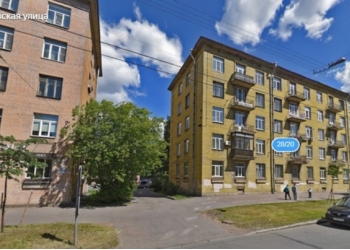 1-к квартира, 44 м2, 4/5 эт. Сталинка почти 2-х комнатная (комната разделена)
