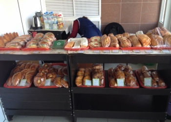 Стол витрина