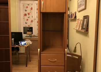 Большой зеркальный шкаф б/у