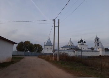 Участок рядом с Никитским монастырём