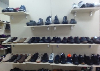 Продам действующий магазин обуви для  всех и женской  одежды.
