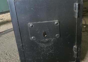 Продам жаропрочный сейф.