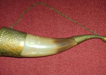 Рог сувенирный. Кость,латунь