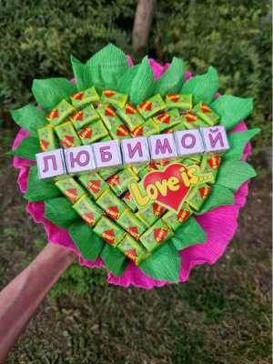 Букет из жвачек Love is