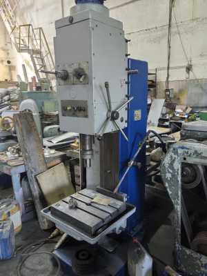 Вертикально сверлильный станок 2Н135