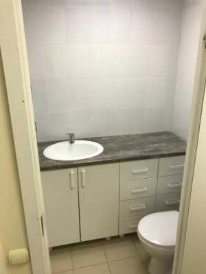 4-к квартира, 90 м2, 1/5 эт. Два сан.узла.