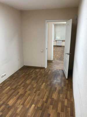 4-к квартира, 90 м2, 1/5 эт. Два сан.узла.