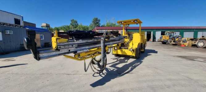 Проходческая буровая установка Atlas Copco Boomer 282