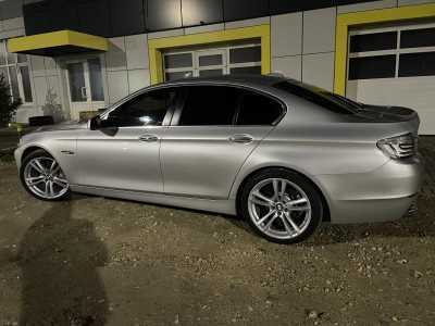 BMW 5 , 523i 2010