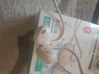 Спортивные наушники.