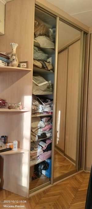 Отдам за символическую плату встроенный шкаф в маленькую комнату больший двушки