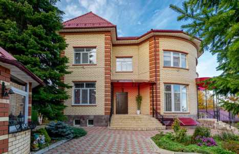 Продаётся усадьба в Лядах, где роскошь встречается с уютом.