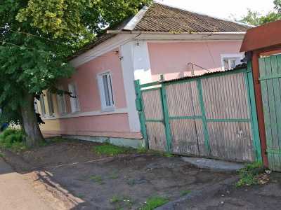 Продам долю кирп. дома - 66 кв.м.( 4-х к/кв.), с з/у 4,5 сот., гаражем и постр