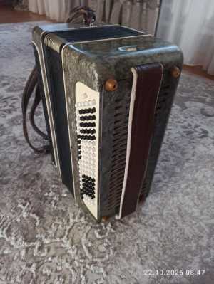 Баян "Рубин 6", баян "Мелодия", гармонь "Кировская".