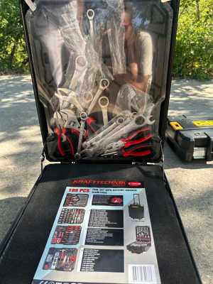 Чемодан с инструментом