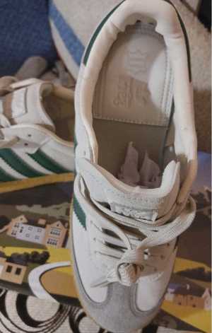 Продаю новые кроссовки adidas 39 размер. Не подошёл размер. Цена 3000