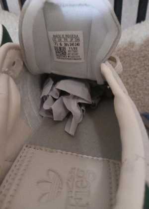 Продаю новые кроссовки adidas 39 размер. Не подошёл размер. Цена 3000