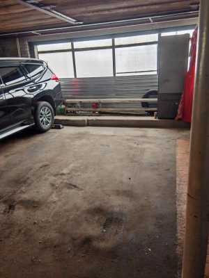 Продаю машиноместа в четырёх этажном отапливаемом гараже