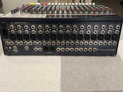   Soundcraft FX16ii