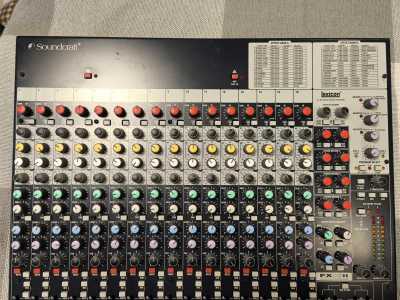   Soundcraft FX16ii