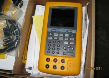 Регистрирующий калибратор FLUKE 744