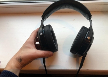 Наушники аудиофильские и портативный плеер