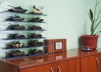 Стеллажи для моделей 1/43 и других коллекций