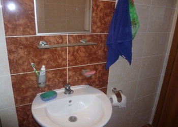 Продаю уютную студию вместе с мебелью и кухонной утварью в г. Ахелей.