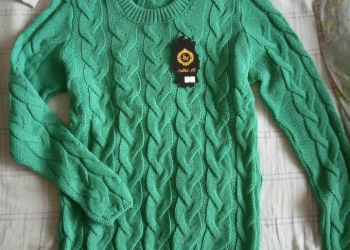 Новый свитер в упаковке,с биркой