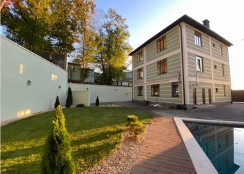 Дом с бассейном у моря 360 м2