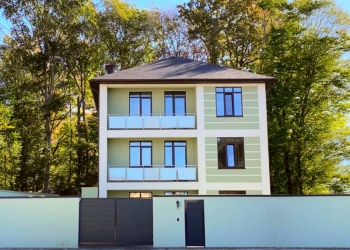 Дом с бассейном у моря 360 м2