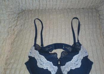 бюстгальтер.