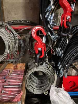 Крюк с серьгой