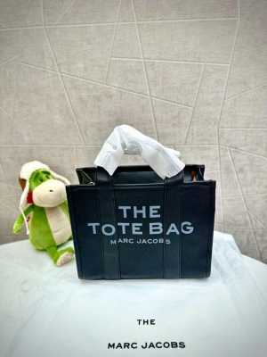 Marc Jacobs the tote bag